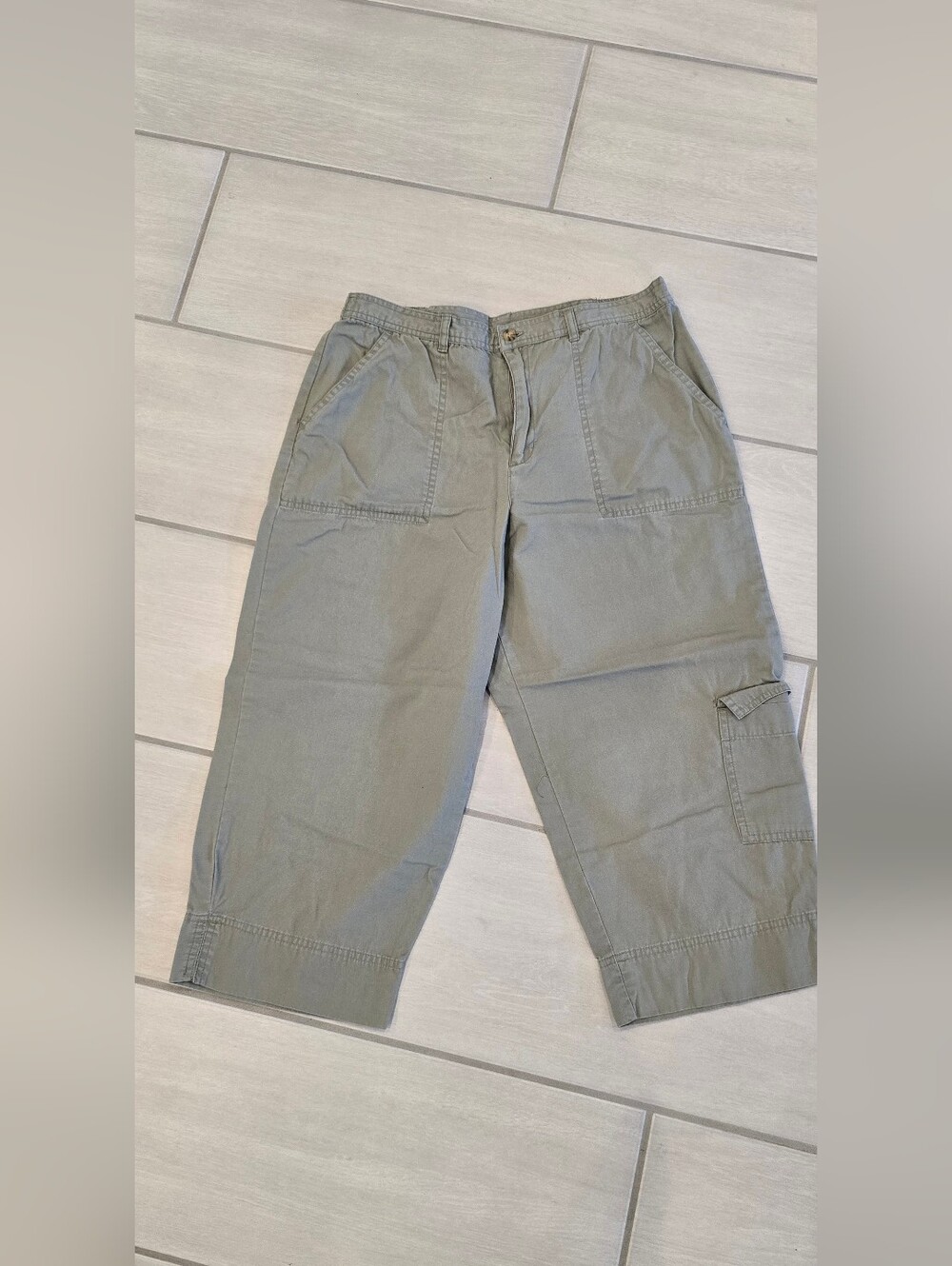 Cropped Cargo Capris in Olive Green for Women
